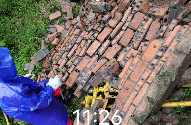 暴雨中的風(fēng)采 ——記郭扶所雨中搶險